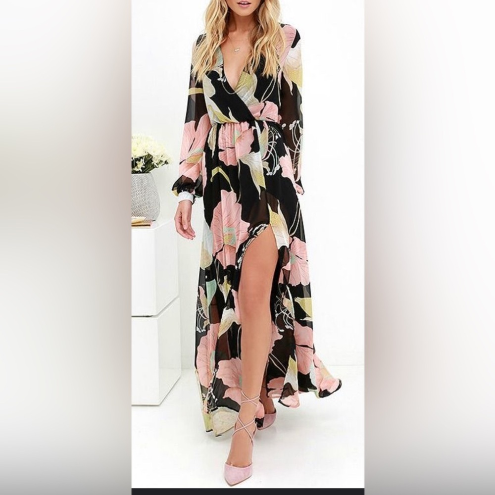 Lulu's Maxi Dress Size medium Black Floral Print Long Sleeves Lined